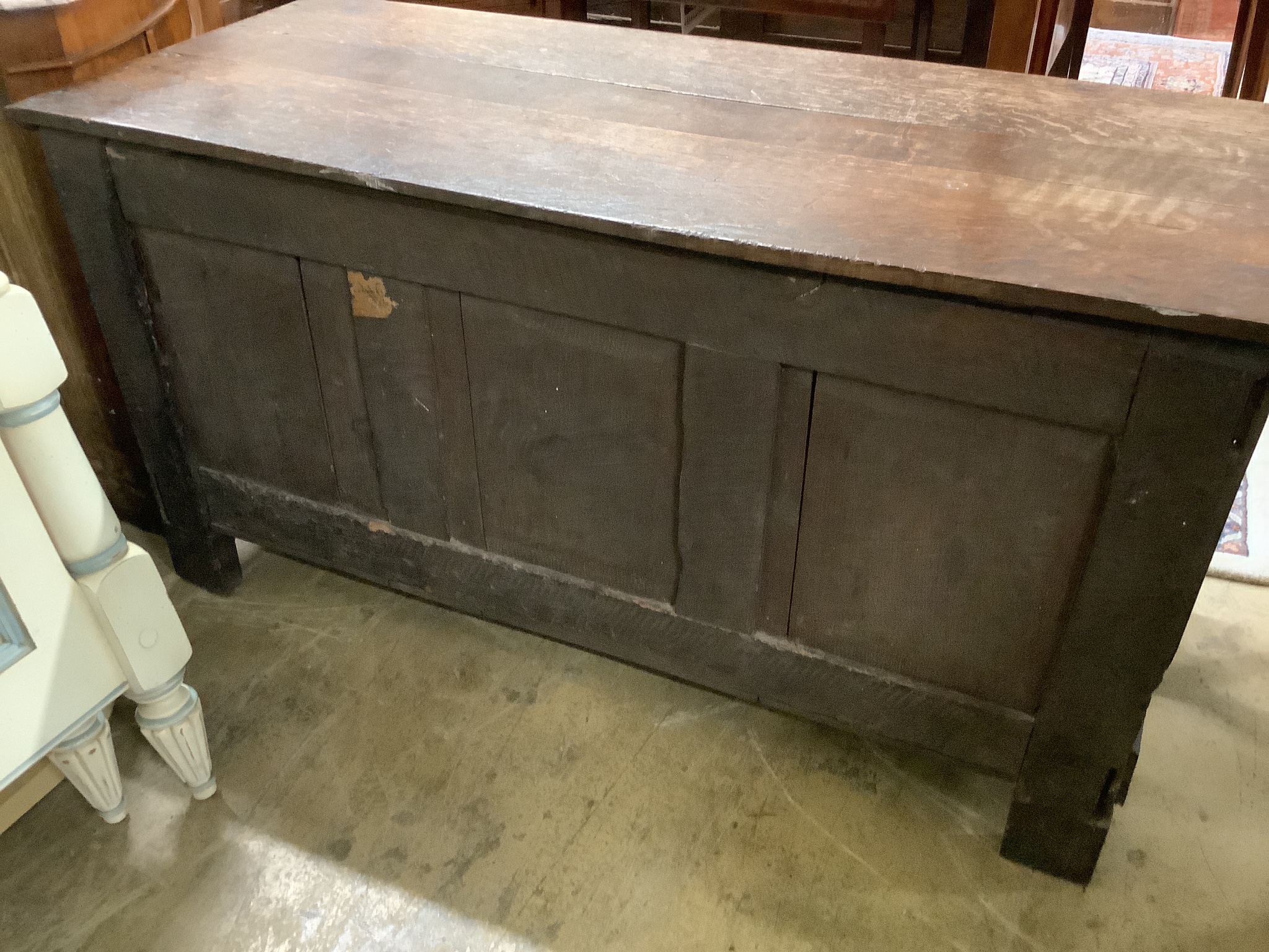 An 18th century marquetry inlaid oak coffer, width 130cm, depth 56cm, height 68cm